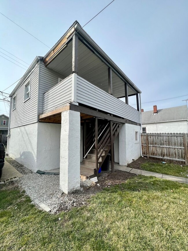 Primary Photo - 1613 Fourth Avenue (Full Service)