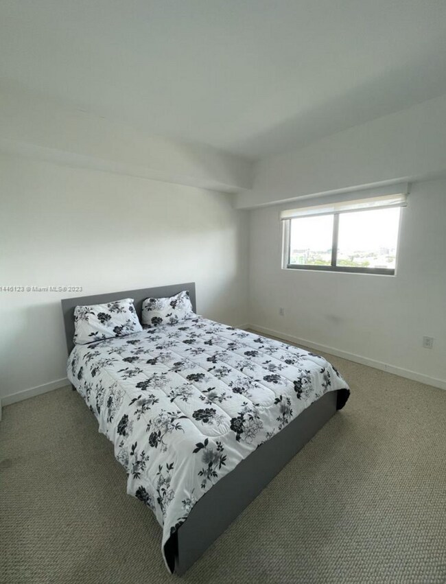 Building Photo - Spacious 2bed/2bath unit at luxury Icon Bay, with amazing bay and city views.