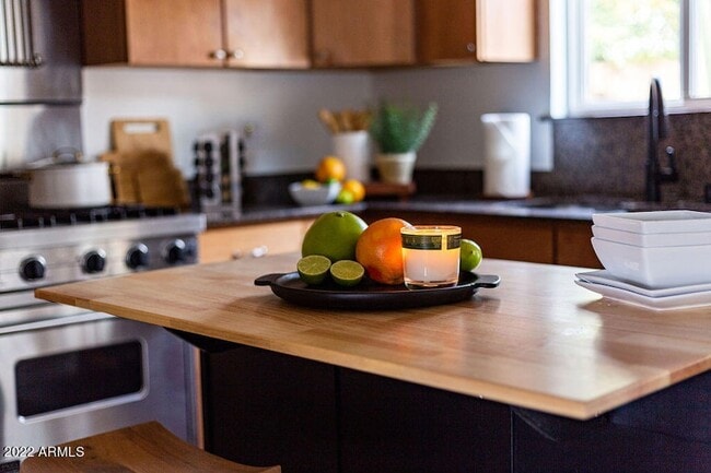 Building Photo - 1148 E Glenn Dr