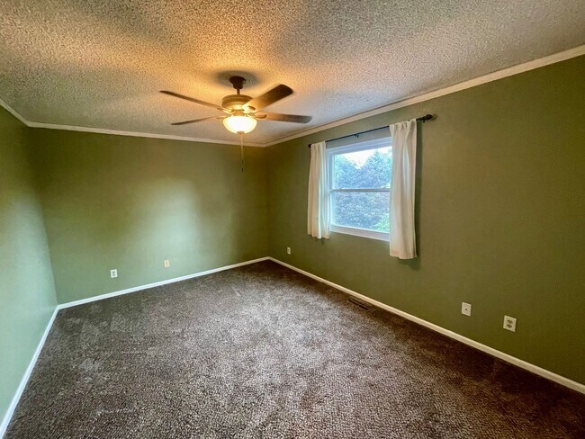 Building Photo - Charming 3-Bed Home Near CSU with Spacious...