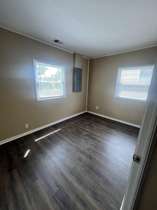 Building Photo - 960 Meadow Ln