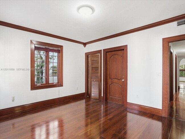 Building Photo - 1137 Asturia Ave