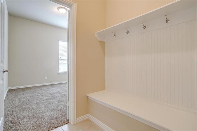 Building Photo - 205 Mineral Point Dr