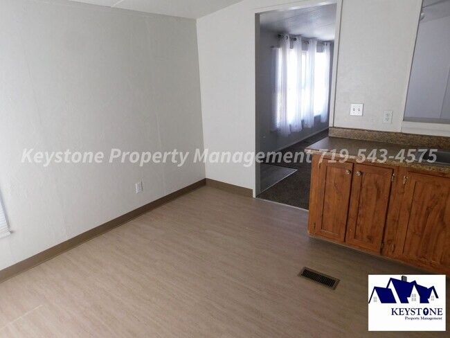 Building Photo - 2624 Lowell Ave