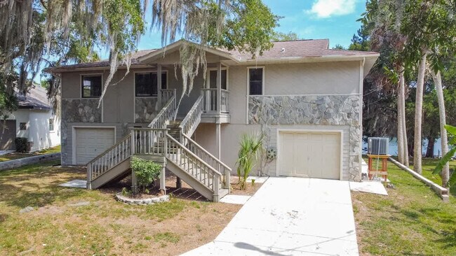 Building Photo - 1045 N Cres Dr