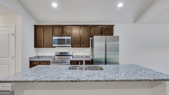 Building Photo - 600 Jodi Pl