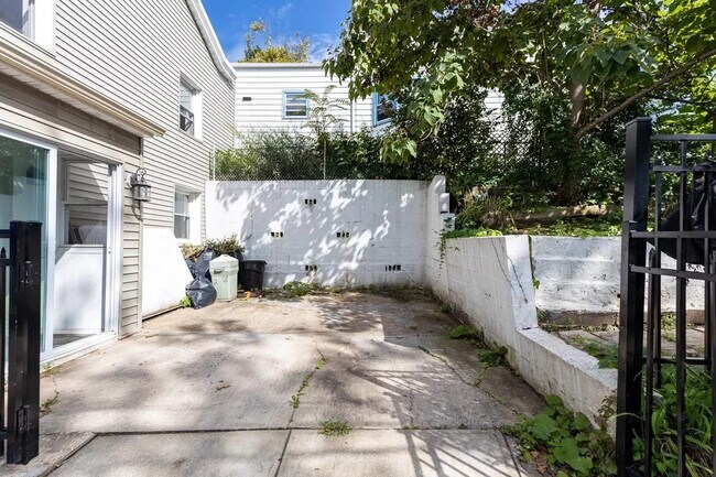 Building Photo - 208 Terrace Ave