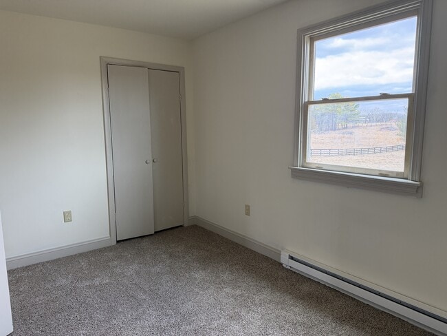 Building Photo - 617 Short Rd