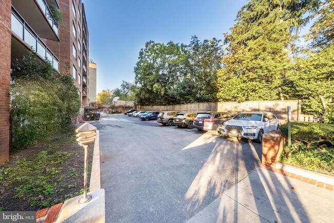 Building Photo - 3315 Wisconsin Ave NW