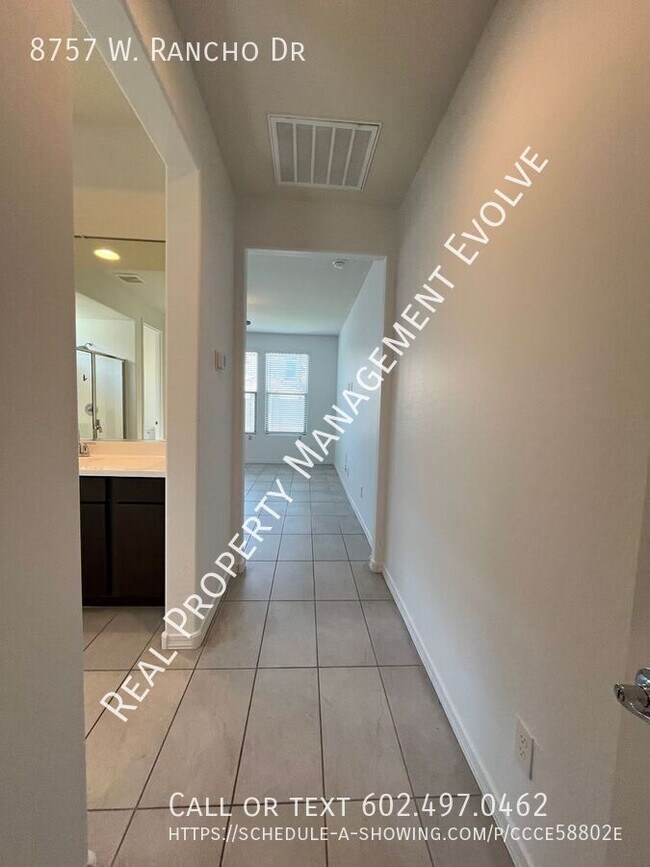 Building Photo - 8757 W Rancho Dr