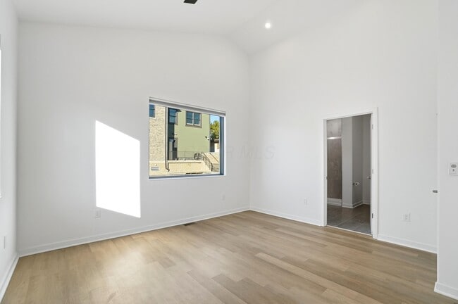 Building Photo - 33 N Blacksmith Ln