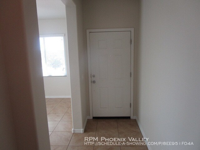 Building Photo - 24392 W Sheraton Ln