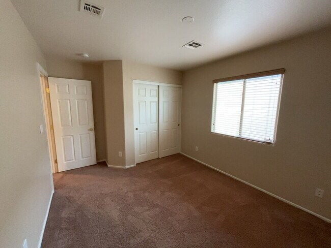 Building Photo - 3-Bed Oasis with 2.5 Baths in North Las Vegas – 1501 Sq Ft of Comfort Await!