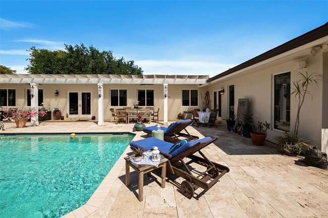 Building Photo - 10740 SW 74th Ct