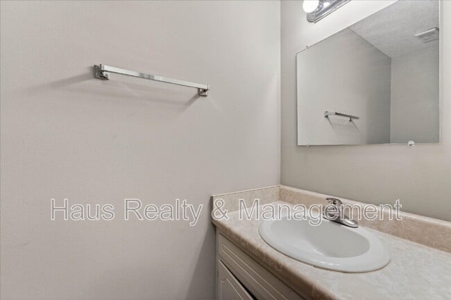 Building Photo - 114 Cunningham Pl