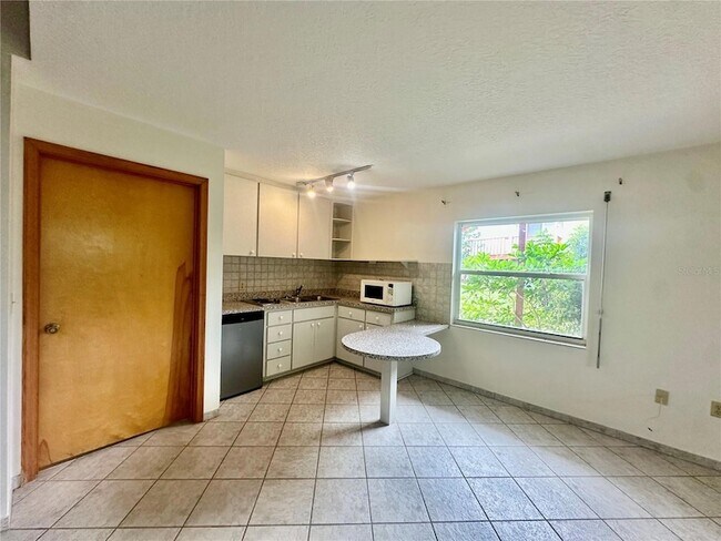 Building Photo - 709 S Lake Starr Blvd