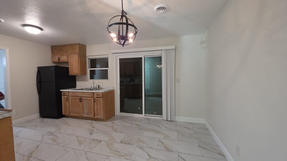 Building Photo - 3107 Scenic Dr