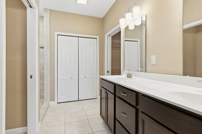 Building Photo - 3410 Monument Dr