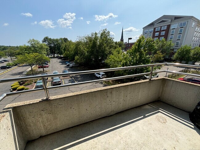 Building Photo - 111 deKoven Drive