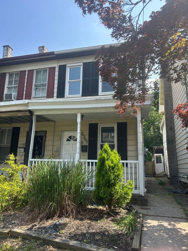 Building Photo - 2369 Canby St