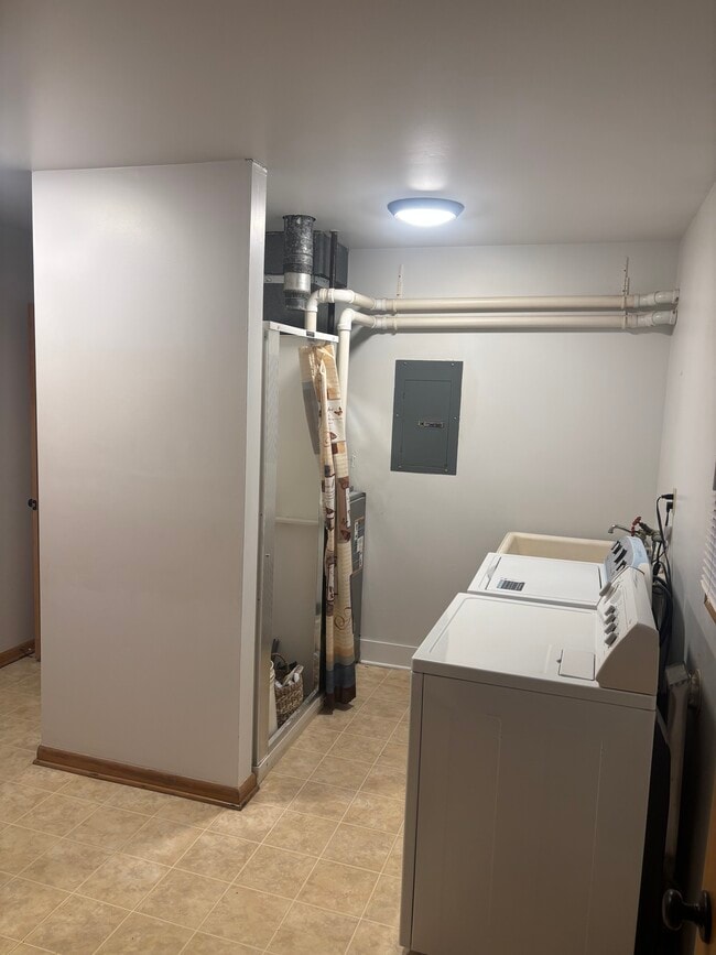 Building Photo - 318 Durant St