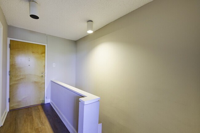 Building Photo - Two-level 2BR/2BA Condo with Balcony and Garage Parking