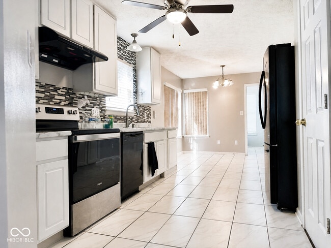 Building Photo - 7226 Parklake Cir