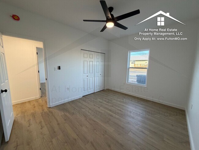 Building Photo - 508 E 8th St