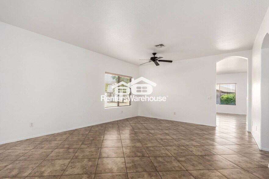 Building Photo - 14601 W Port Royale Ln