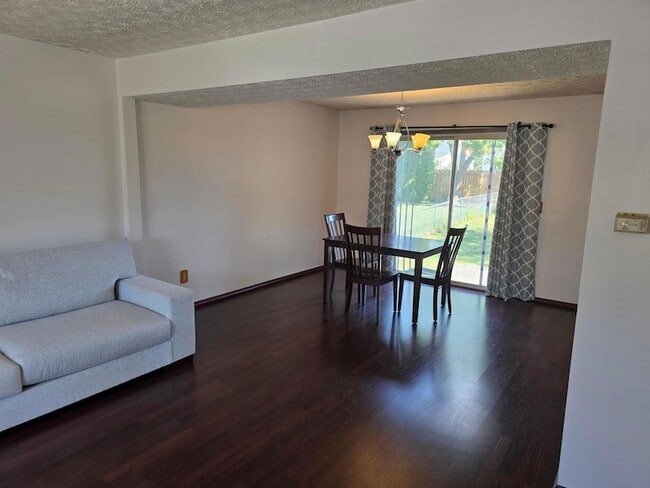 Building Photo - 7006 Finchley Dr