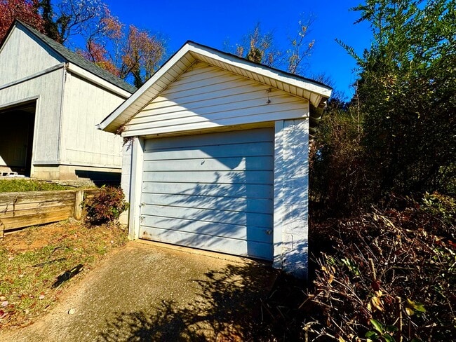 Building Photo - Lovely Home in Fort Hill Area