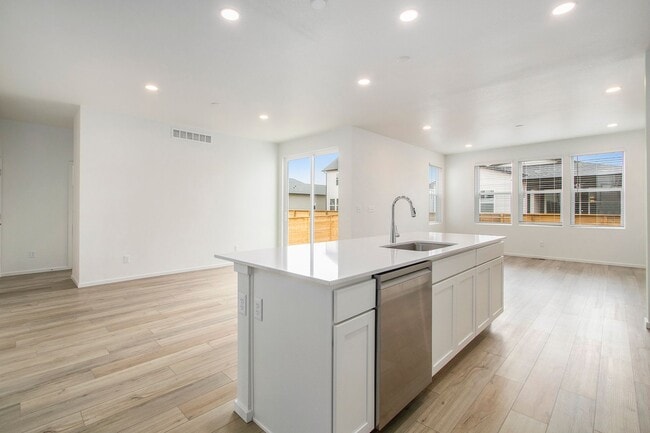 Building Photo - Exquisite 3 Bed 2.5 Bath Single Family Home