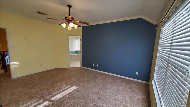 Building Photo - 9421 Lisi Anne Dr