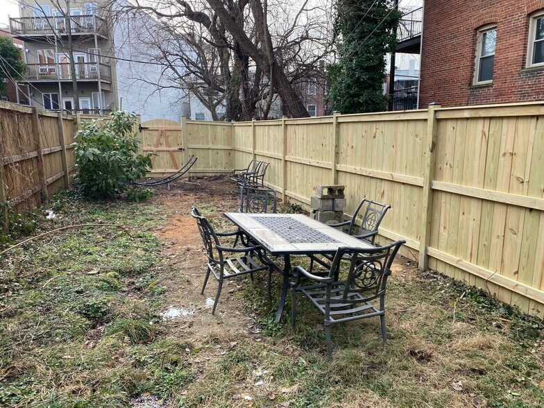 Building Photo - 1342 Park Rd NW