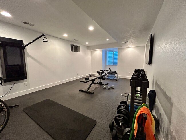Building Photo - Spacious 4-Bedroom House Near Open Space in Heatherwood, Boulder