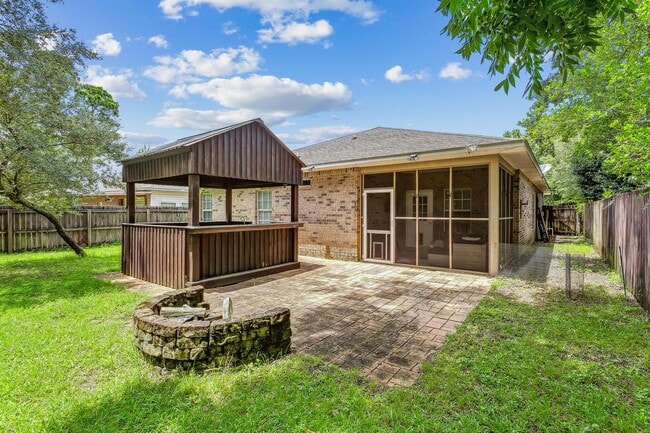 Building Photo - Four Bedroom with Outdoor Kitchen in Shalimar