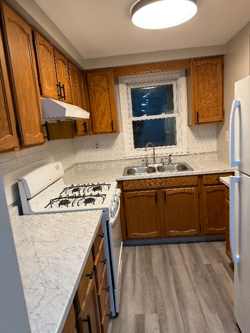 Building Photo - 654 Alden St