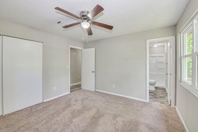 Building Photo - Updated Hephzibah Home with Covered Parking