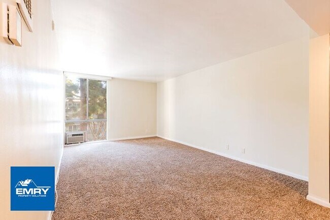 Building Photo - Beautiful 2 Bedroom, 2 Bathroom Condo In C...