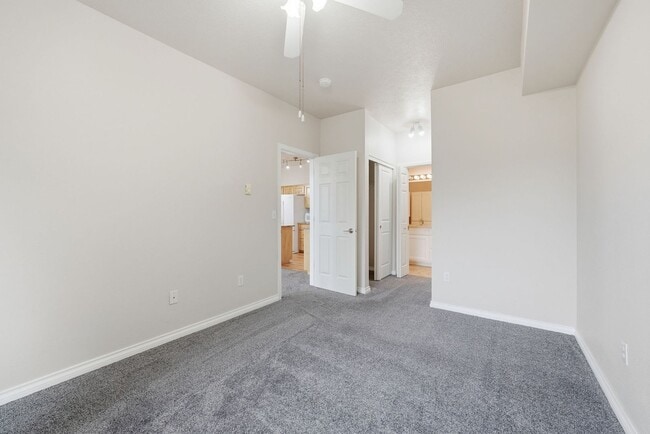 Building Photo - 22855 E Country Vista Dr