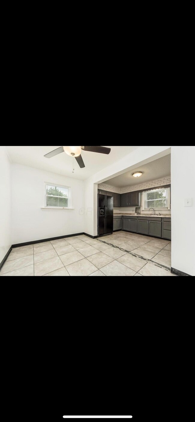 Building Photo - 1246 E 22nd Ave