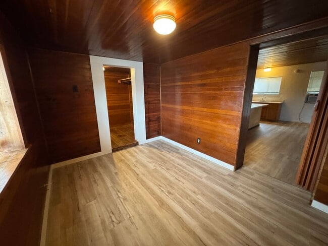 Building Photo - 1 bed/1 ba triplex- S Yuba City