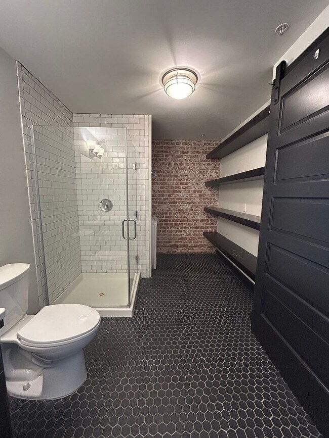 Building Photo - LEASE SPECIAL! HALF OFF FIRST FULL MONTH! Historic and Upscale 1 Bedroom 1 Bathroom Downtown