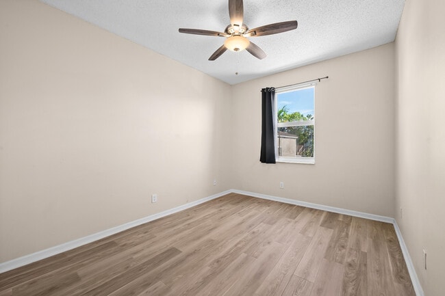 Building Photo - 10565 NW 57th Ct
