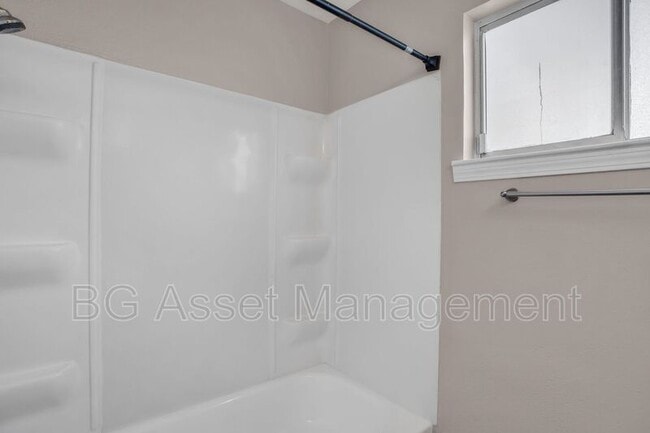 Building Photo - 1922 Ethan Way