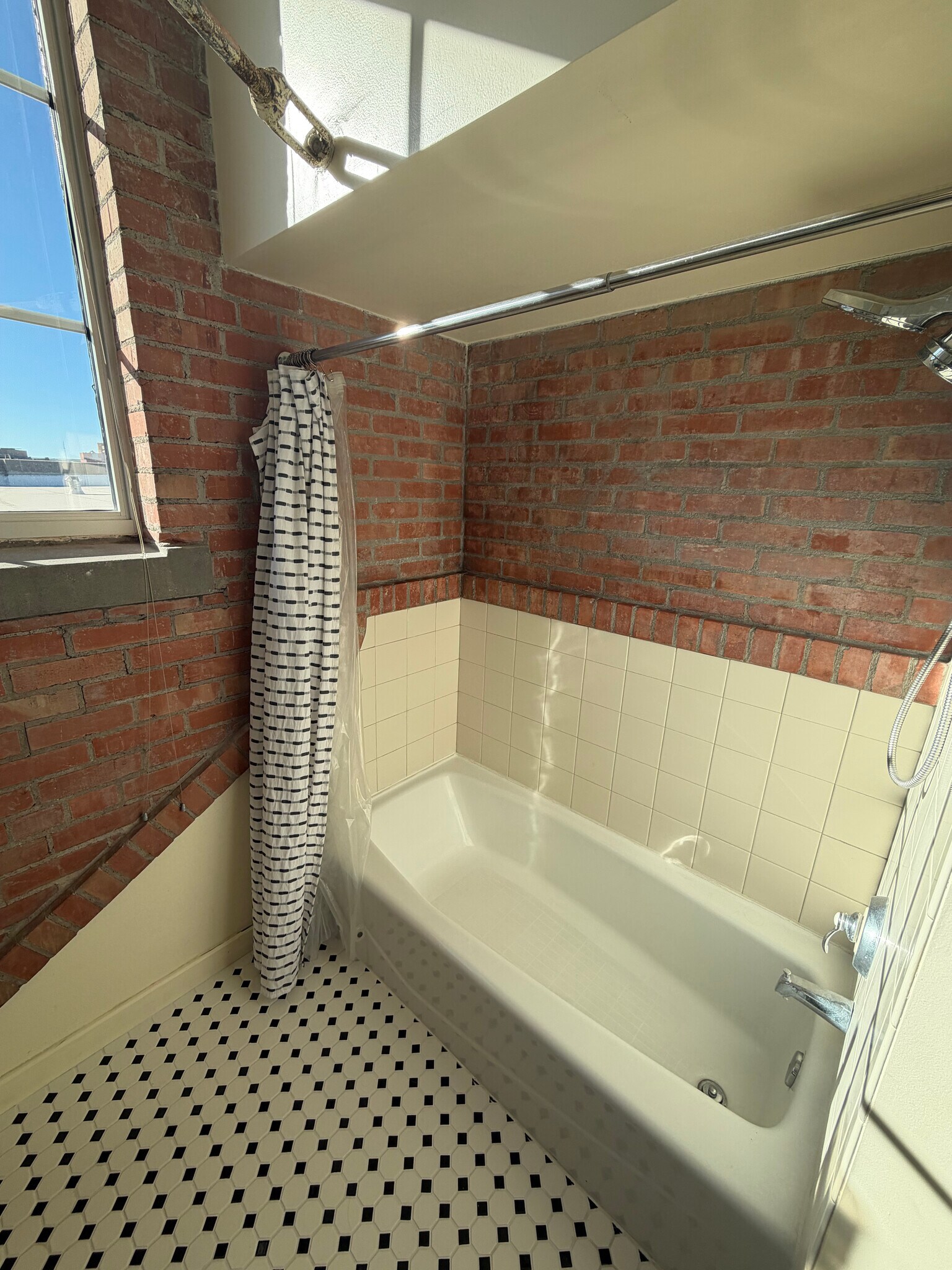 Building Photo - 300 Tijeras Ave NE