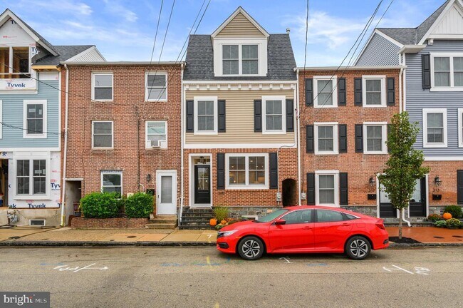 Primary Photo - 309 S Adams St