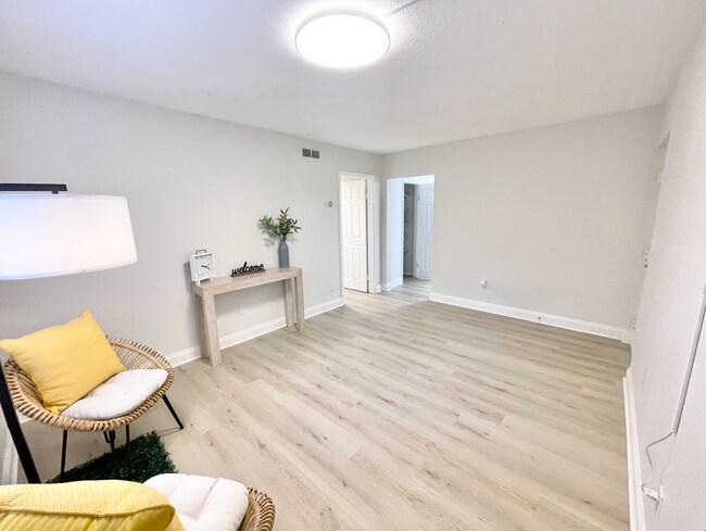 Building Photo - 2402 W Cleveland St