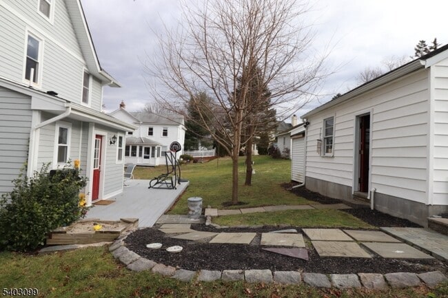 Building Photo - 236 W Main St