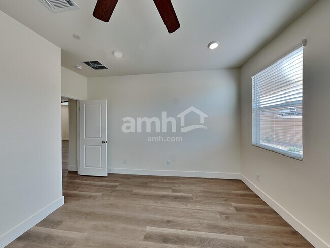 Building Photo - 505 Silverbell Fls Pl